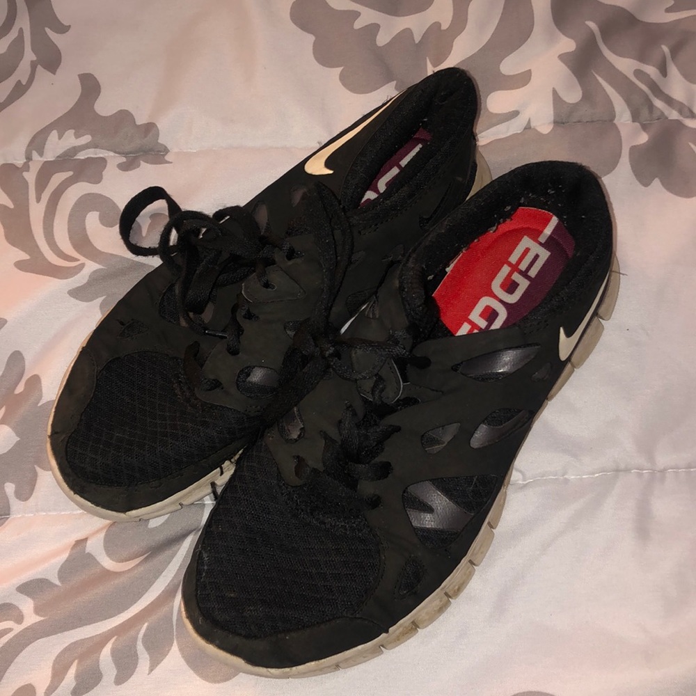 Black nike shoes